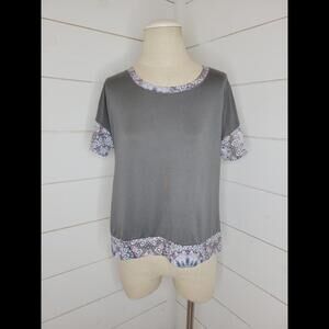 NWT Ink & Ivy grey with pink floral tee shirt